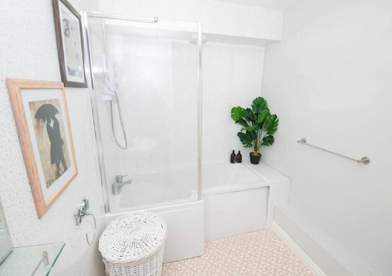Pelican-Stylish 2-Bed Apartment Close To Beach & Town スカーバラ エクステリア 写真
